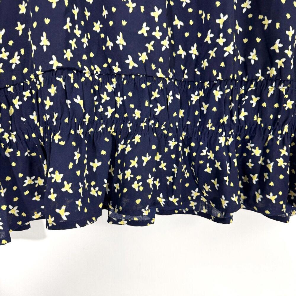 Hope & Harlow Women’s Size Medium Blue Floral Print Sleeveless Smocked Blouse - Picture 3 of 9